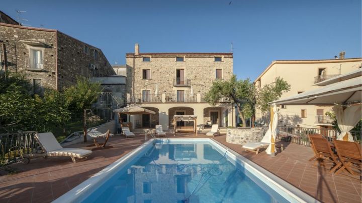 VILLA COSTIERA